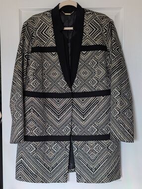 Black Label By Chico's 3/4 length Jacquard Topper, size 3, Black & Gold Metalic